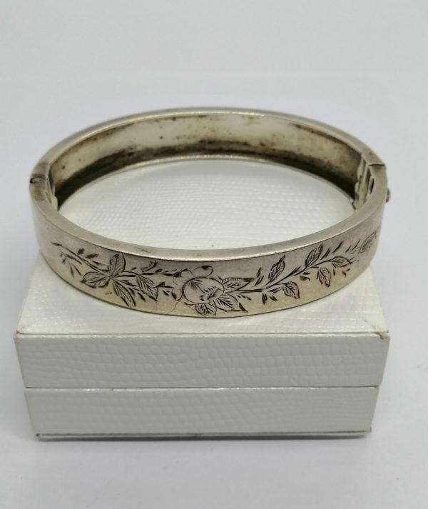 Bracelet argent, jonc ovale et plat avec décor floral, Art Nouveau. – Image 3