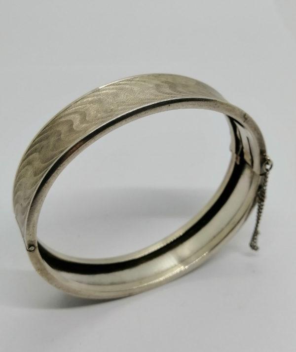 Bracelet argent, jonc totalement guilloché, Art Déco, vers 1930. – Image 3