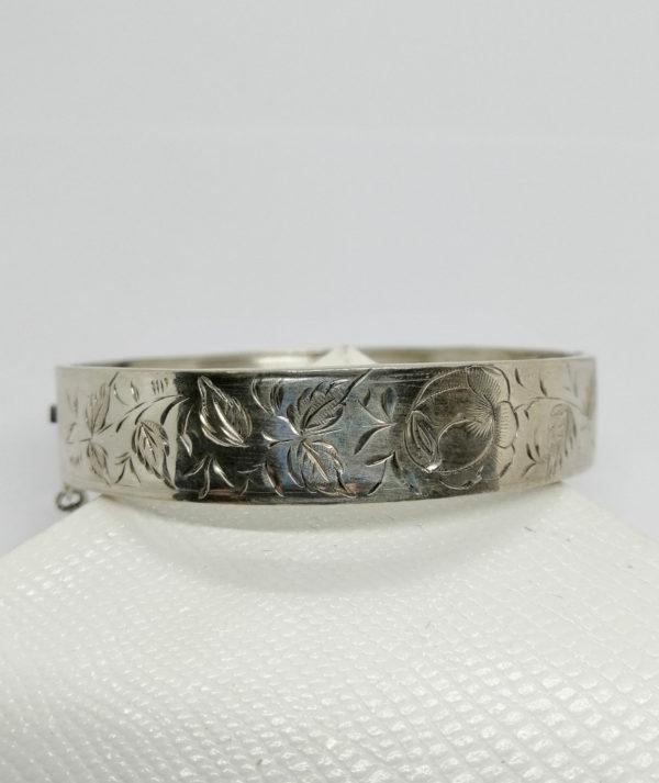 Bracelet argent, jonc rond, et motif de fleur et feuilles, Art Nouveau.