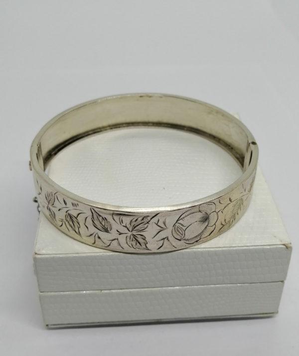 Bracelet argent, jonc rond, et motif de fleur et feuilles, Art Nouveau. – Image 3