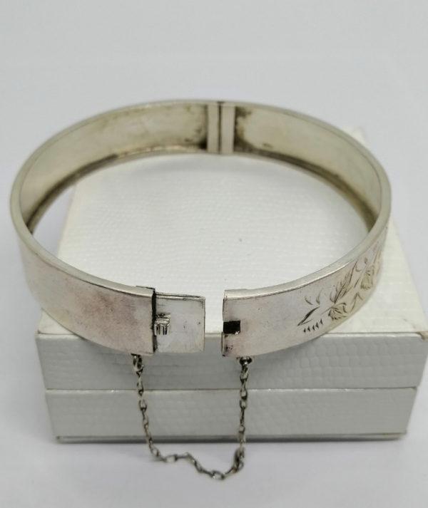 Bracelet argent, jonc rond, et motif de fleur et feuilles, Art Nouveau. – Image 4