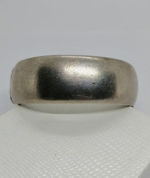 Bracelet argent, jonc rond façon brossé-mat, et décor végétaux bicolore, Art Nouveau. – Image 2