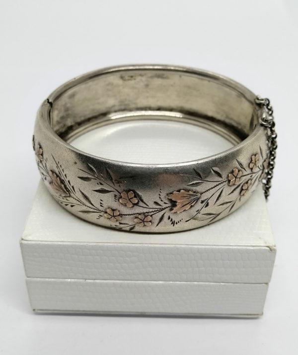 Bracelet argent, jonc rond façon brossé-mat, et décor végétaux bicolore, Art Nouveau. – Image 3