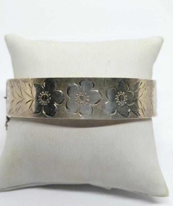 Bracelet argent, jonc Anglais, motifs de fleurs, Birmingham 1975.