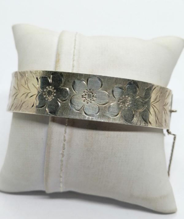 Bracelet argent, jonc Anglais, motifs de fleurs, Birmingham 1975. – Image 2