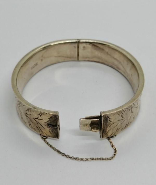 Bracelet argent, jonc Anglais, motifs de fleurs, Birmingham 1975. – Image 4