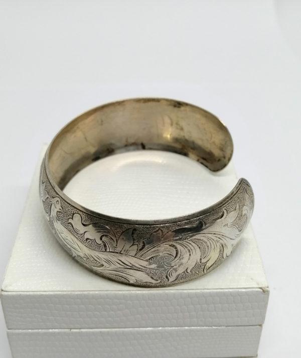 Bracelet argent, jonc ouvert décor de paons et feuillage, 1920. – Image 3
