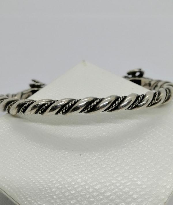 Bracelet argent, jonc ouvert torsadé, avec têtes de Béliers. – Image 5