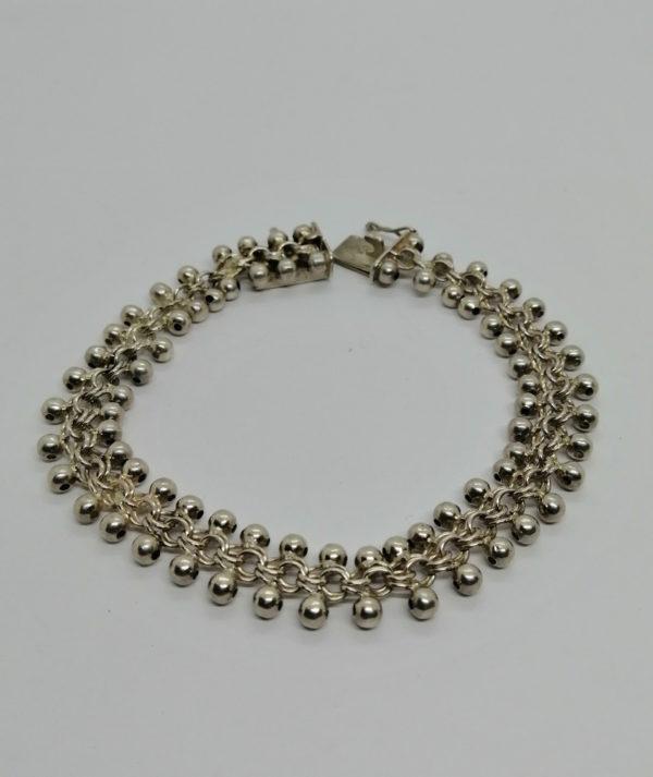 Bracelet argent, maille anneau et boules, vers 1900-20.