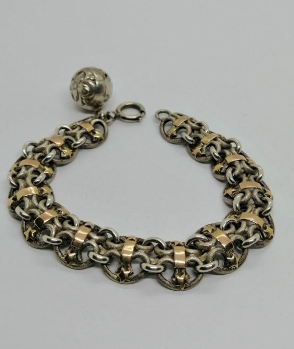 Bracelet argent, maille ancienne creuse et bicolore, avec breloque boule.