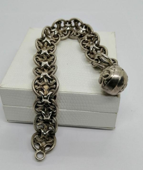 Bracelet argent, maille ancienne creuse et bicolore, avec breloque boule. – Image 3