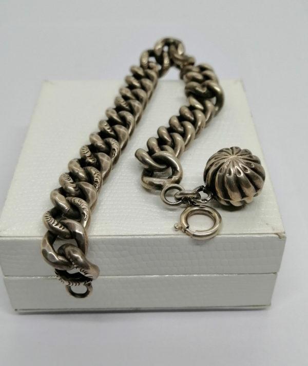 Bracelet argent , maille gourmette creuse et motif façon imprimé, vers 1900. – Image 4