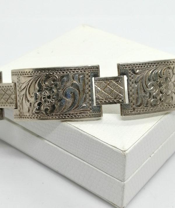 Bracelet argent, maille rectangulaire, ouvragée de motifs végétaux, vers 1920. – Image 4