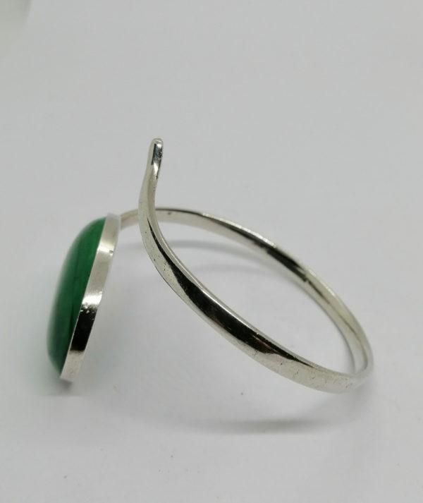Bracelet argent, en torsade et gros cabochon de malachite, Français 1960-70. – Image 2