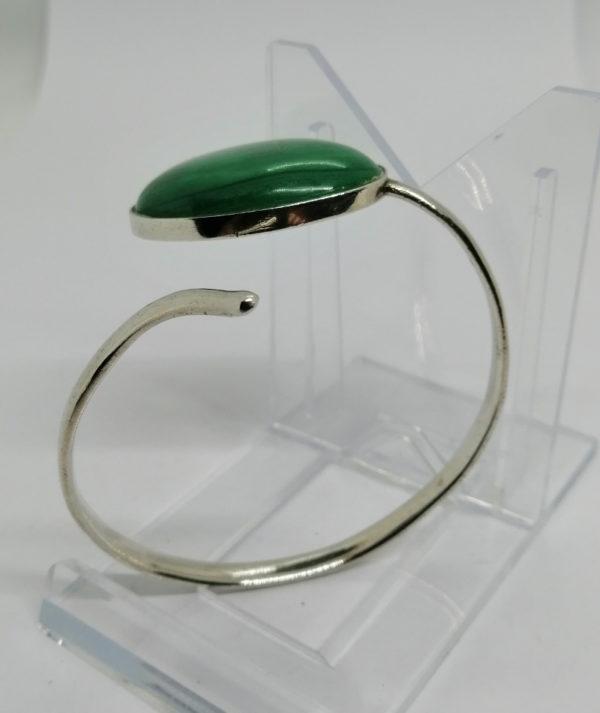 Bracelet argent, en torsade et gros cabochon de malachite, Français 1960-70. – Image 3