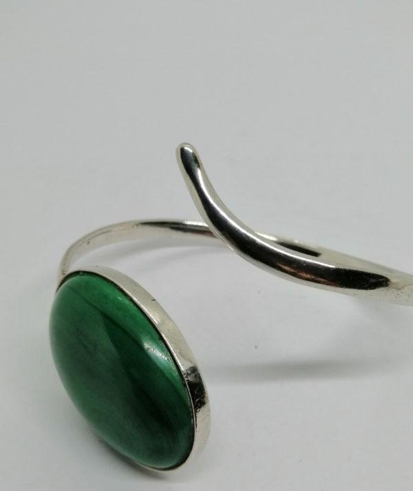Bracelet argent, en torsade et gros cabochon de malachite, Français 1960-70. – Image 5