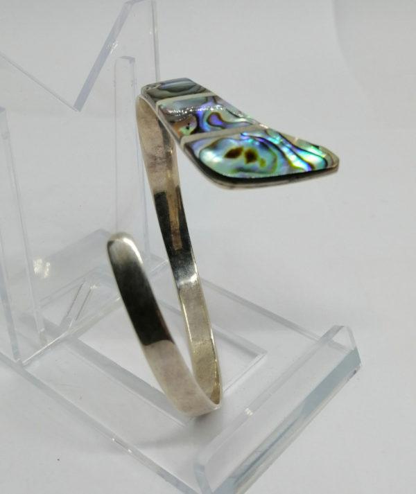 Bracelet argent, jonc ouvert et plaques de nacres colorées. – Image 4