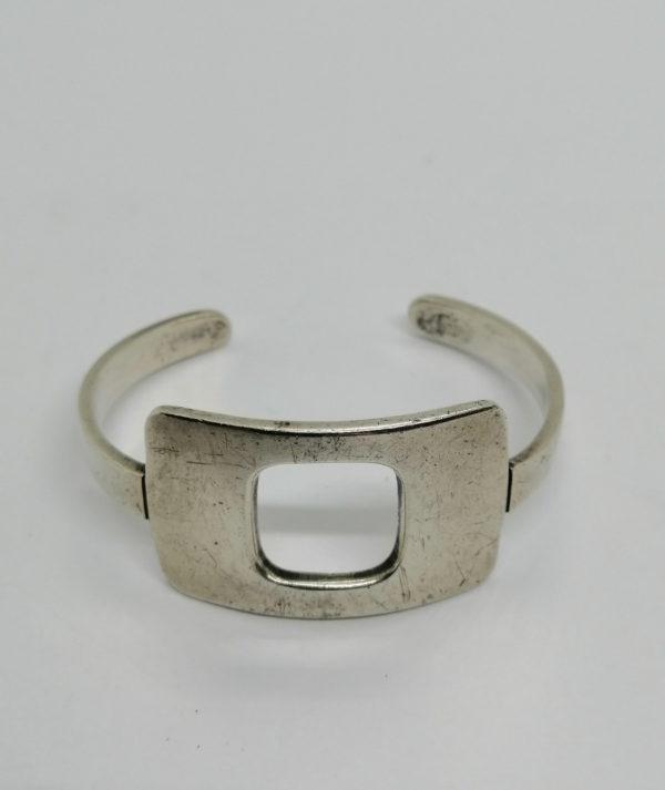 Bracelet argent, jonc ouvert, très sobre signé H. Pozzo, France 1960-70.