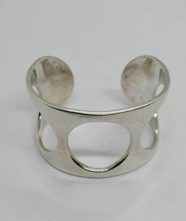 Bracelet argent, ajouré et courant minimaliste, signé H. Pozzo, Français vers 1970.