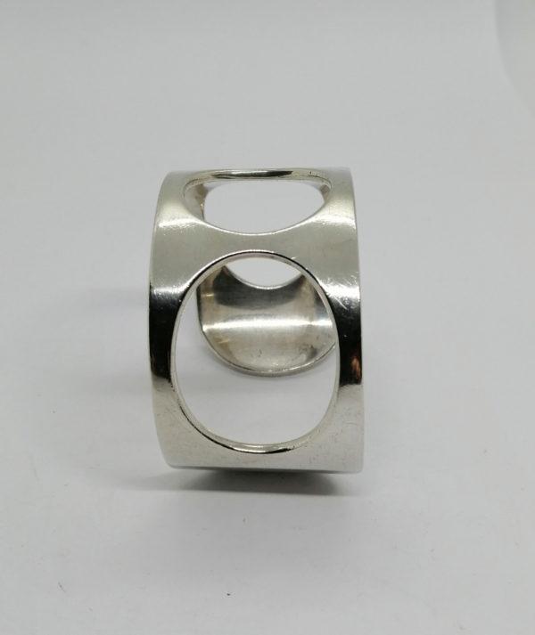 Bracelet argent, ajouré et courant minimaliste, signé H. Pozzo, Français vers 1970. – Image 3