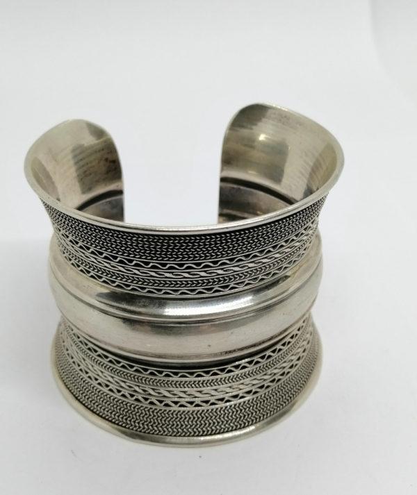 Bracelet argent, grosse manchette, décor en mailles de chaînes différentes. – Image 2