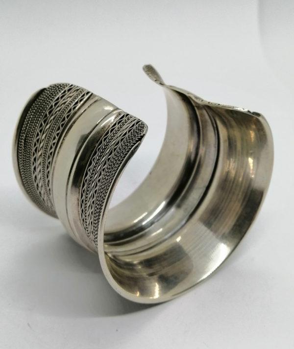 Bracelet argent, grosse manchette, décor en mailles de chaînes différentes. – Image 3