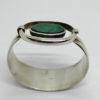Bracelet argent, large et arrondi avec un sertie clos d'une pierre de Latte. – Image 3