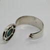 Bracelet argent, large et arrondi avec un sertie clos d'une pierre de Latte. – Image 6