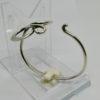 Bracelet argent, jonc ouvert, modèle façon 8 ou ruban, Français vers 1960-80. – Image 4