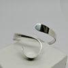 Bracelet argent, jonc de forme particulière, Français 1960-80. – Image 3