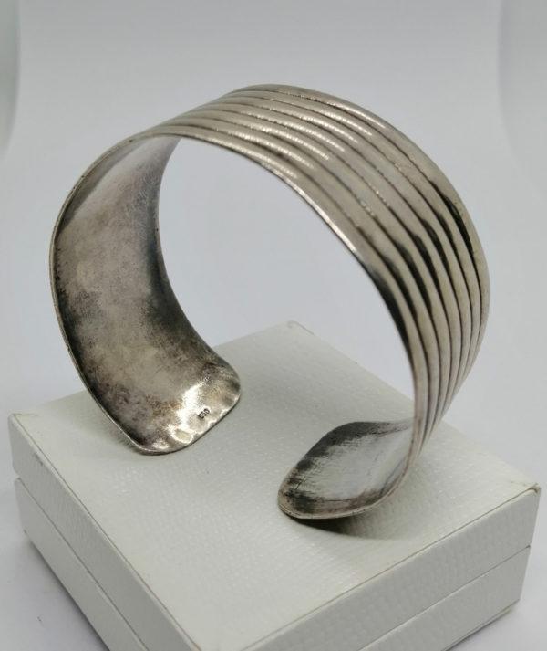 Bracelet argent, petite manchette, façon illusion de plusieurs anneaux. – Image 3
