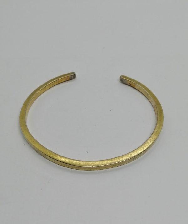 Bracelet argent, jonc ouvert en vermeil, très sobre.