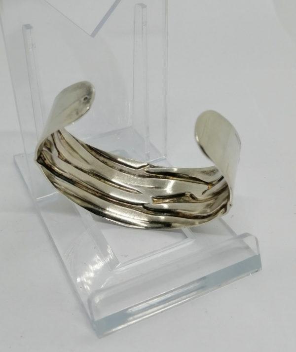 Bracelet argent, jonc ouvert, motif style avec plis. – Image 4