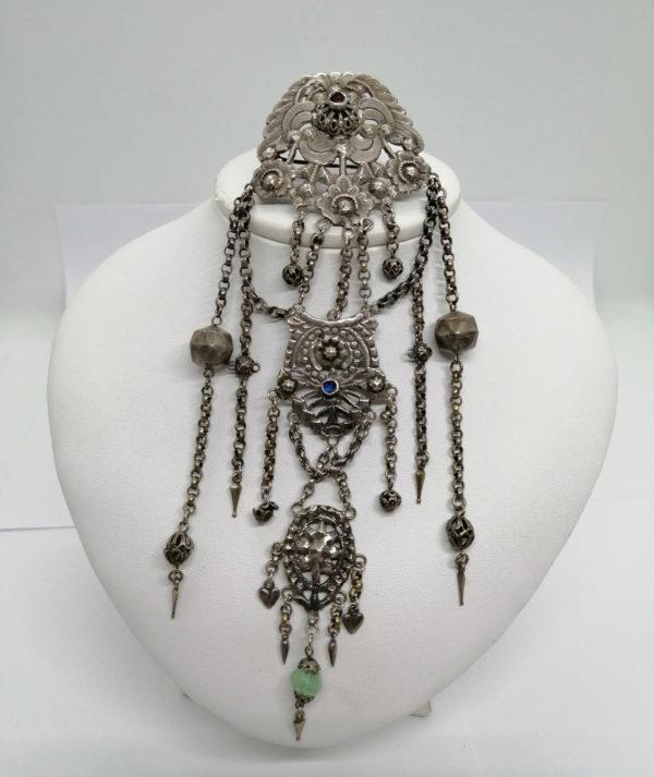 Broche de corsage, en trois parties et pampilles, argent du 19ième siècle.