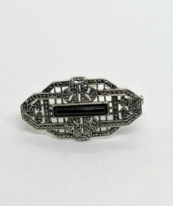Broche argent, forme géométrique, onyx et pavage de marcasites, Art Déco.