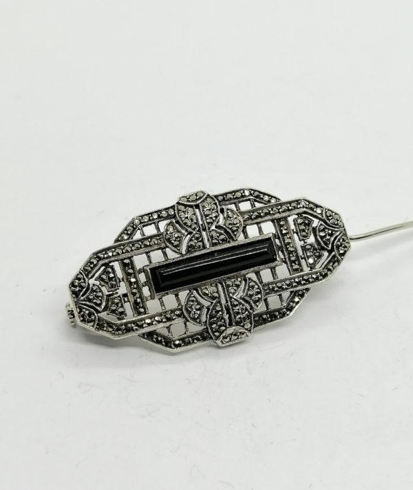 Broche argent, forme géométrique, onyx et pavage de marcasites, Art Déco. – Image 2