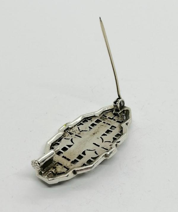 Broche argent, forme géométrique, onyx et pavage de marcasites, Art Déco. – Image 4