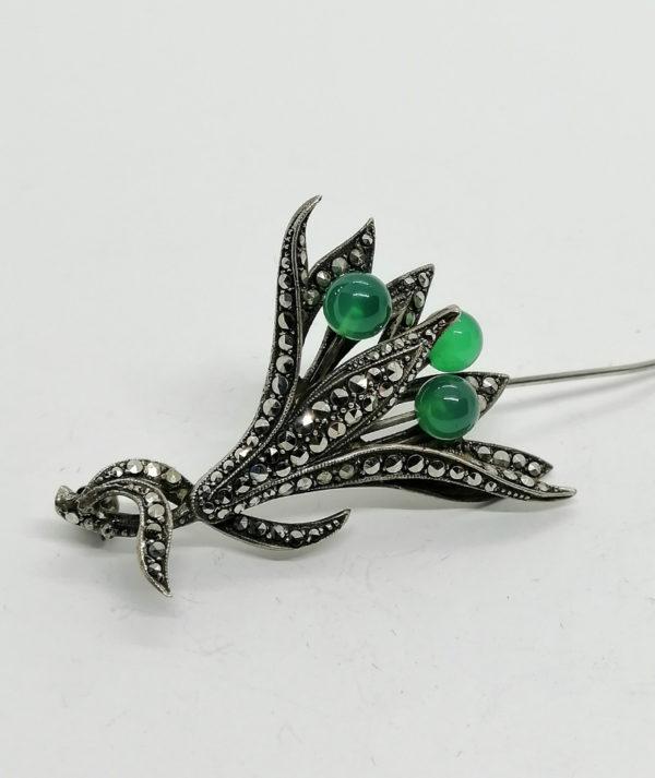 Broche argent , façon bouquet avec agate verte et pavage de marcasites. – Image 2