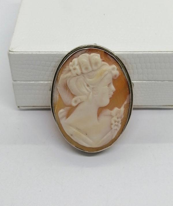 Broche/pendentif en argent, camée coquillage.