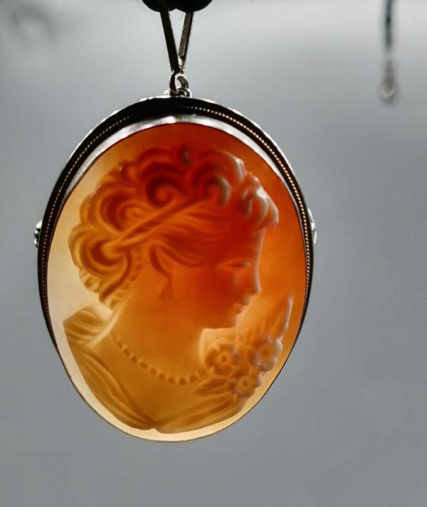Broche/pendentif en argent avec fil tourné en vermeil et camée coquillage. – Image 4