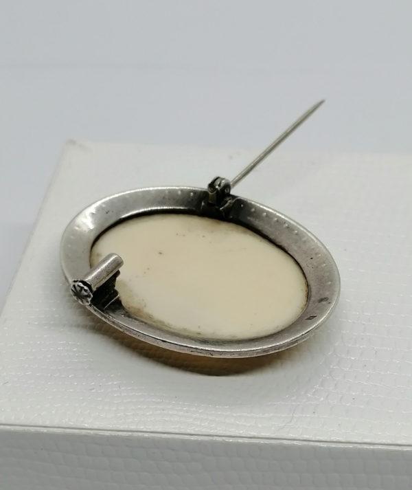 Broche, argent avec marcasites et camée en bakélite blanche. – Image 3