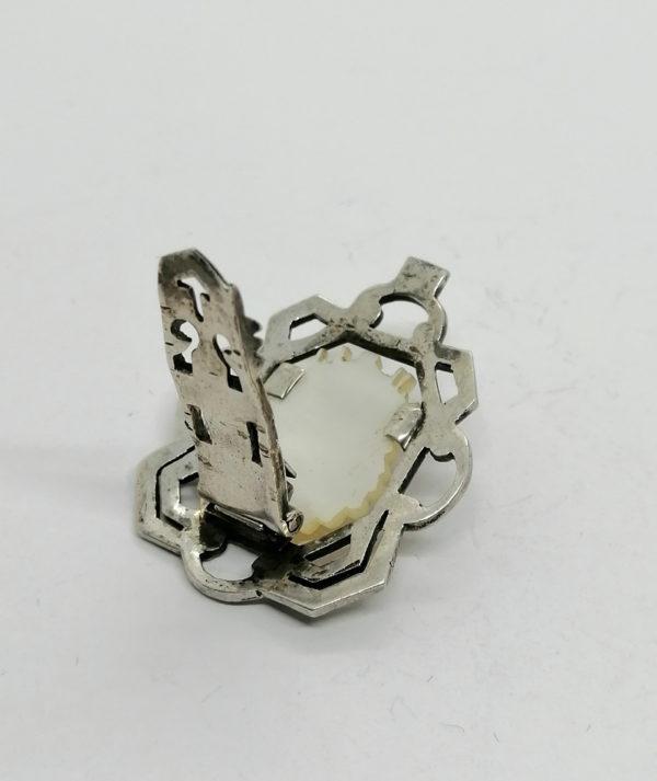 Clip de col, argent pavage marcasites et motif de nacre au centre, 1900-25. – Image 4