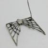 Broche argent, façon chauve-souris très stylisée, et cabochon de pierre. – Image 4