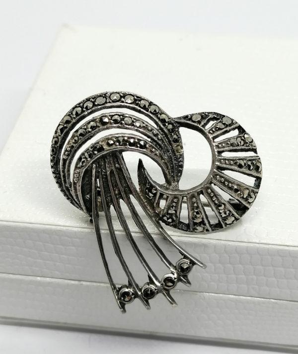 Broche en argent , forme style escargot et ajourée, marcasites . – Image 2