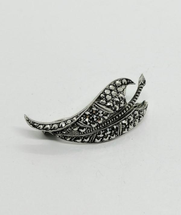 Broche argent , feuille pavée de marcasites, vers 1930. – Image 2