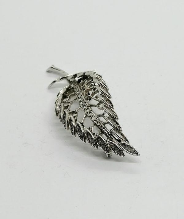 Broche argent , feuille galbée et sertie de pierres blanche. – Image 2