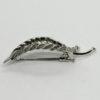 Broche argent , feuille galbée et sertie de pierres blanche. – Image 3