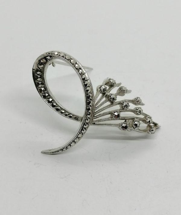 Broche argent de forme stylisée, avec pavage de marcasites. – Image 2