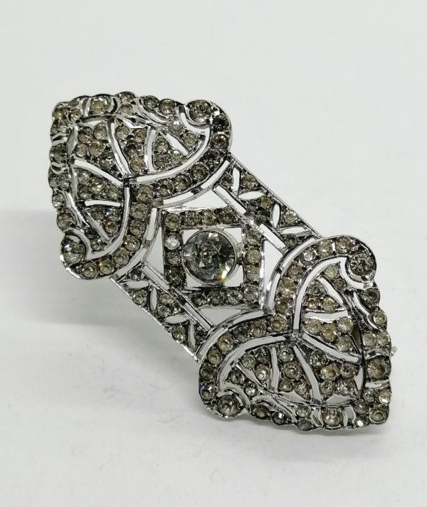Broche argent, de forme géométrique ajourée, et pavée de strass blanc, Art Déco. – Image 2