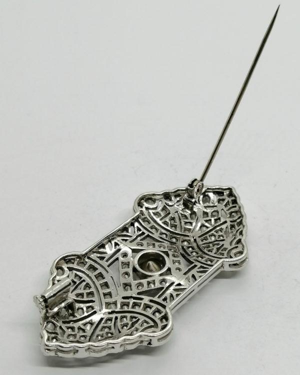Broche argent, de forme géométrique ajourée, et pavée de strass blanc, Art Déco. – Image 4